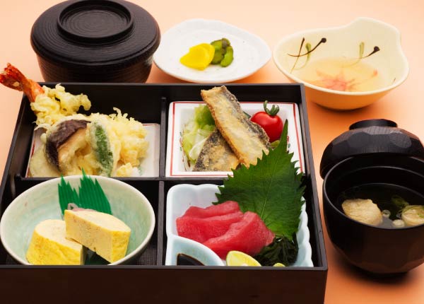眉山カントリークラブのレストランの写真(1/3)